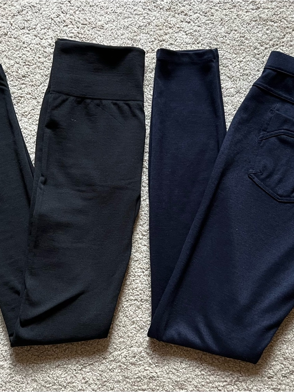 HUE woman Black & Navy Leggings x2 size S